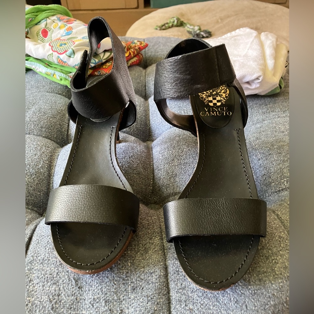 NWOT Vince Camuto black leather heels